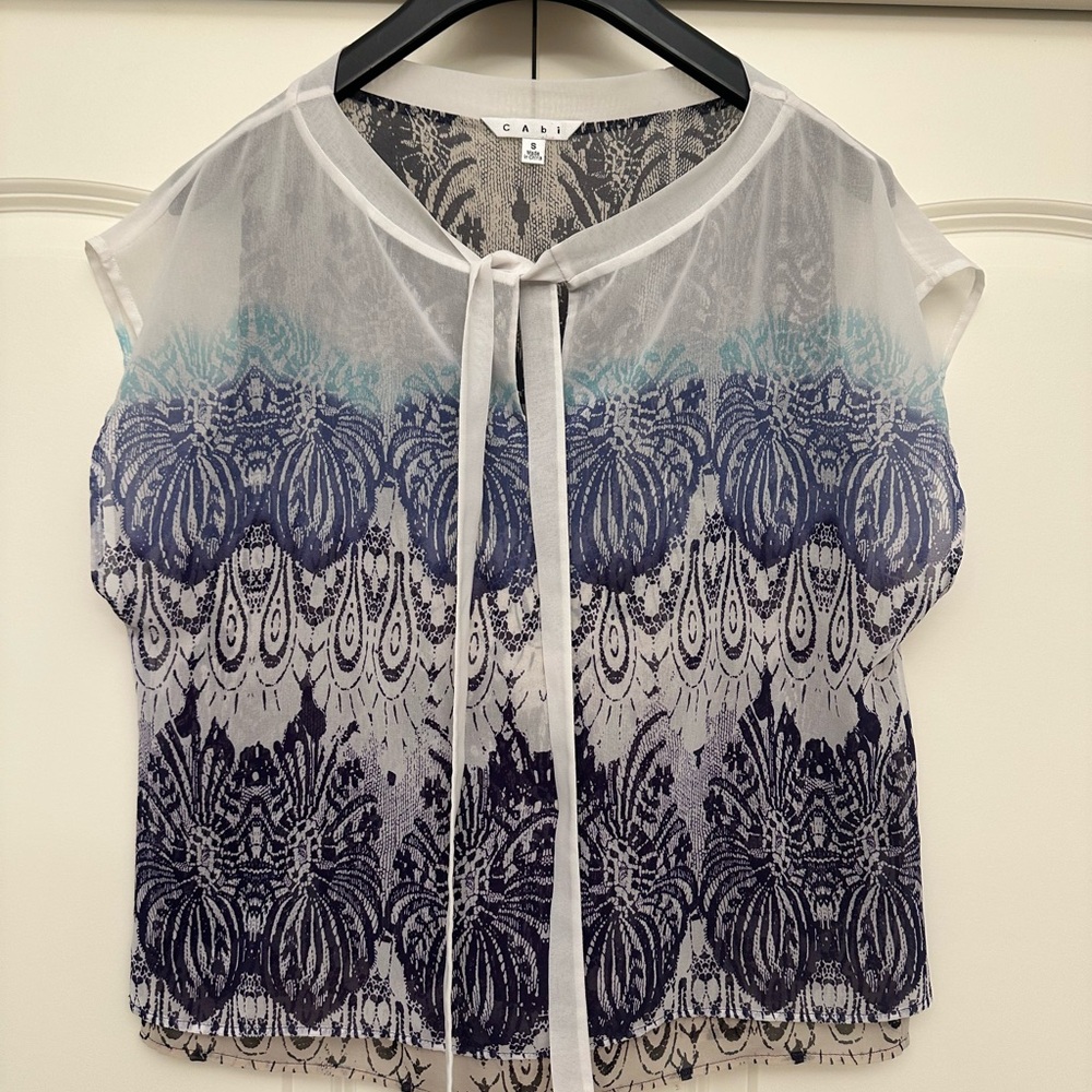 CAbi White Top Blue Lace Print Chiffon Tie Neck Shell Shirt Blouse Style# 238.